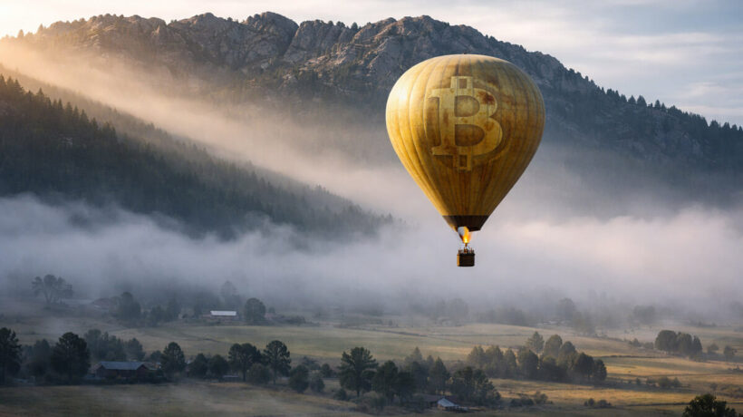 Биткойн достиг рекорда в $76,000 на фоне краткосрочного сжатия на $650 миллионов и роста рисковых активов