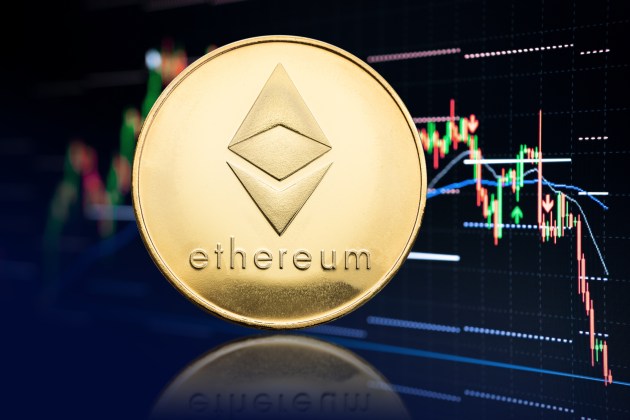 Цена Ethereum продолжает нисходящий тренд, несмотря на сильный спрос на спотовом рынке