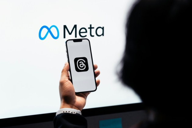 Сенатор Уоррен требует от Meta разъяснений по поводу планов запуска стейблкоина в 2026 году
